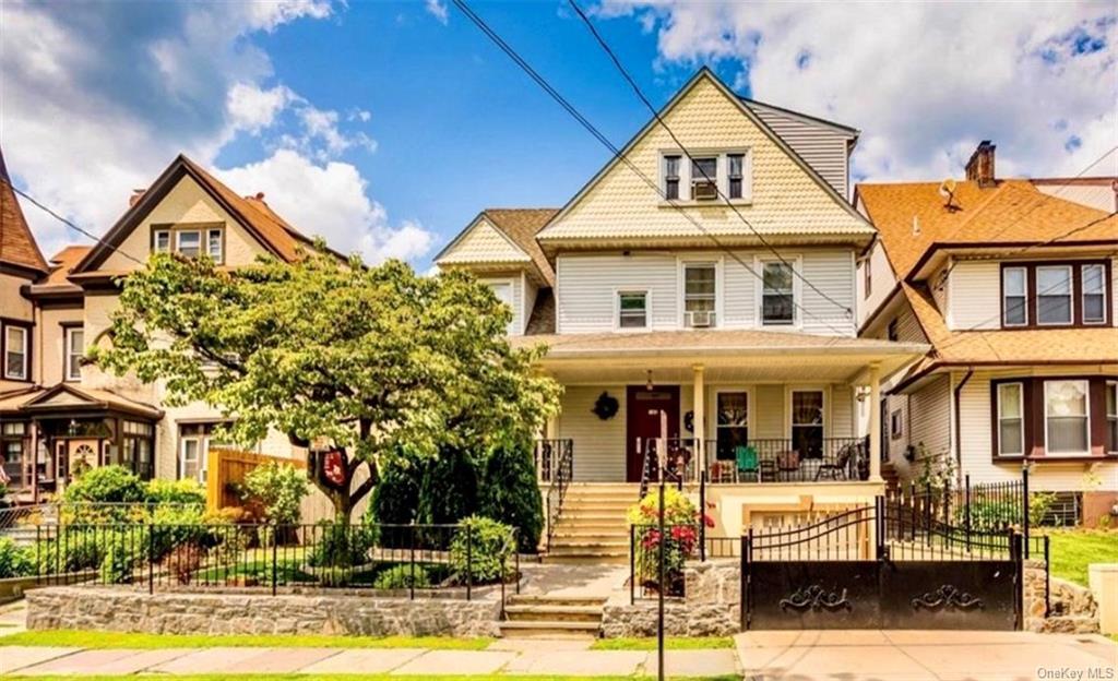 Primary Photo - 143 Urban St