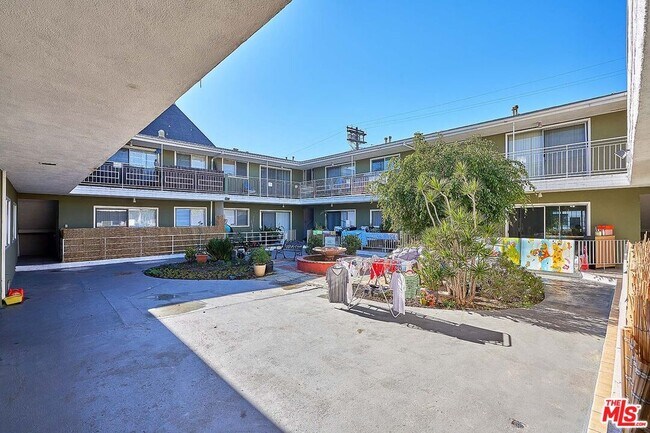 Foto del edificio - 443 S Wilton Pl