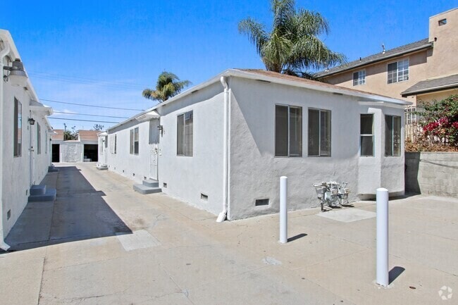 Building Photo - 6607 1/2 Brynhurst Ave