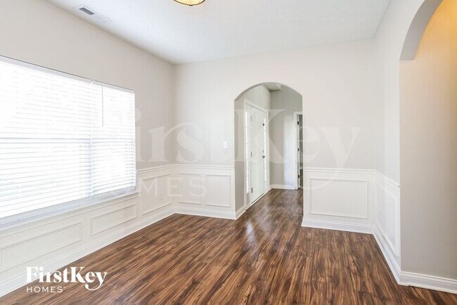Foto del edificio - 2135 Woodfield Dr