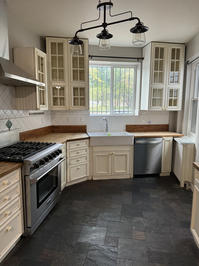 Gourmet Kitchen - 2021 W Girard Ave