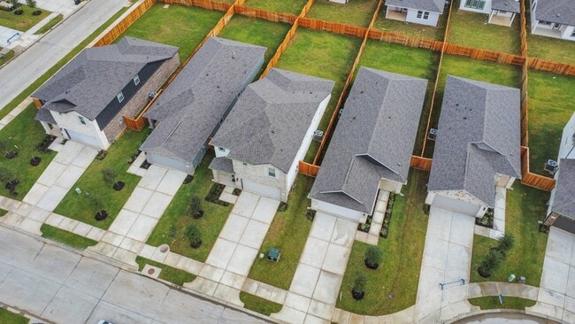 Foto del edificio - 16513 Breezy Knl Ct