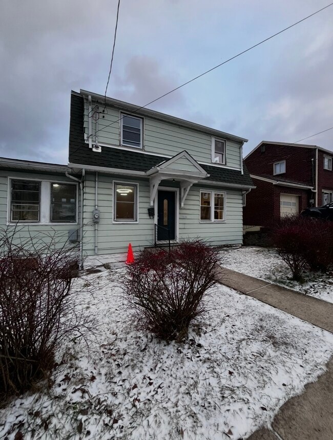 Building Photo - 3727 Woodrow Ave