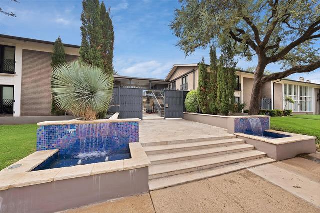 Foto del edificio - 10203 Regal Oaks Dr