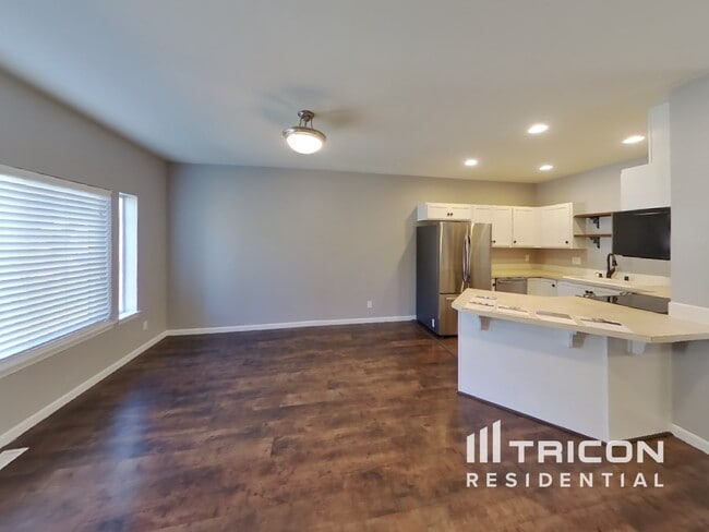 Building Photo - 1615 Cunningham Dr NE
