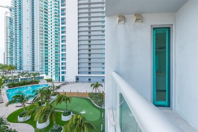 Building Photo - 888 Biscayne Blvd