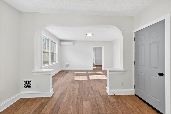 Building Photo - 5803 S Kings Highway Blvd