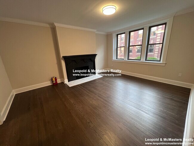 Foto del edificio - 72 Longwood Ave