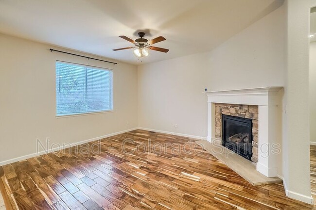 Foto del edificio - 8238 Hollygrape Ln