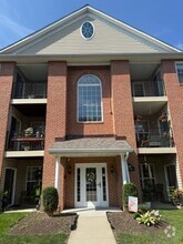 Building Photo - 3830 Normandy Dr