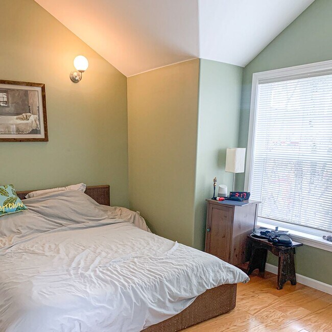 Foto del edificio - Fremont townhouse in prime location!!!