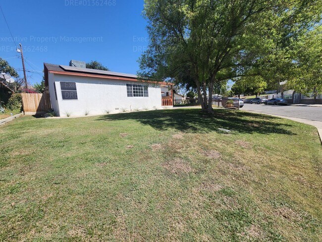 Building Photo - 3 Bedroom 2 bathroom house loacated near t...