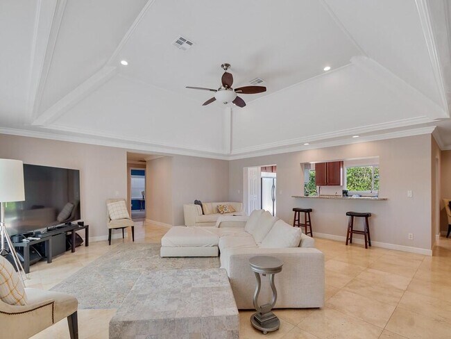 Foto del edificio - 527 E Causeway Blvd