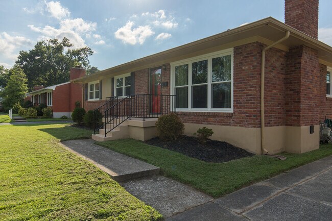 Foto del edificio - 4311 Kinloch Rd