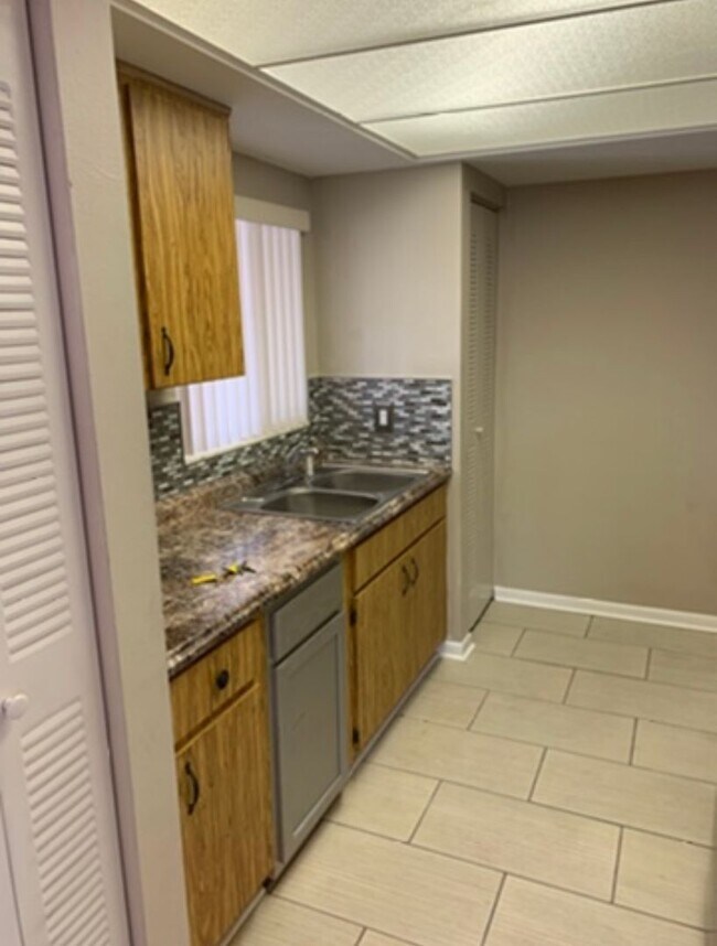 Foto del edificio - Upgraded 1 Bedroom Top Floor Unit in Winte...
