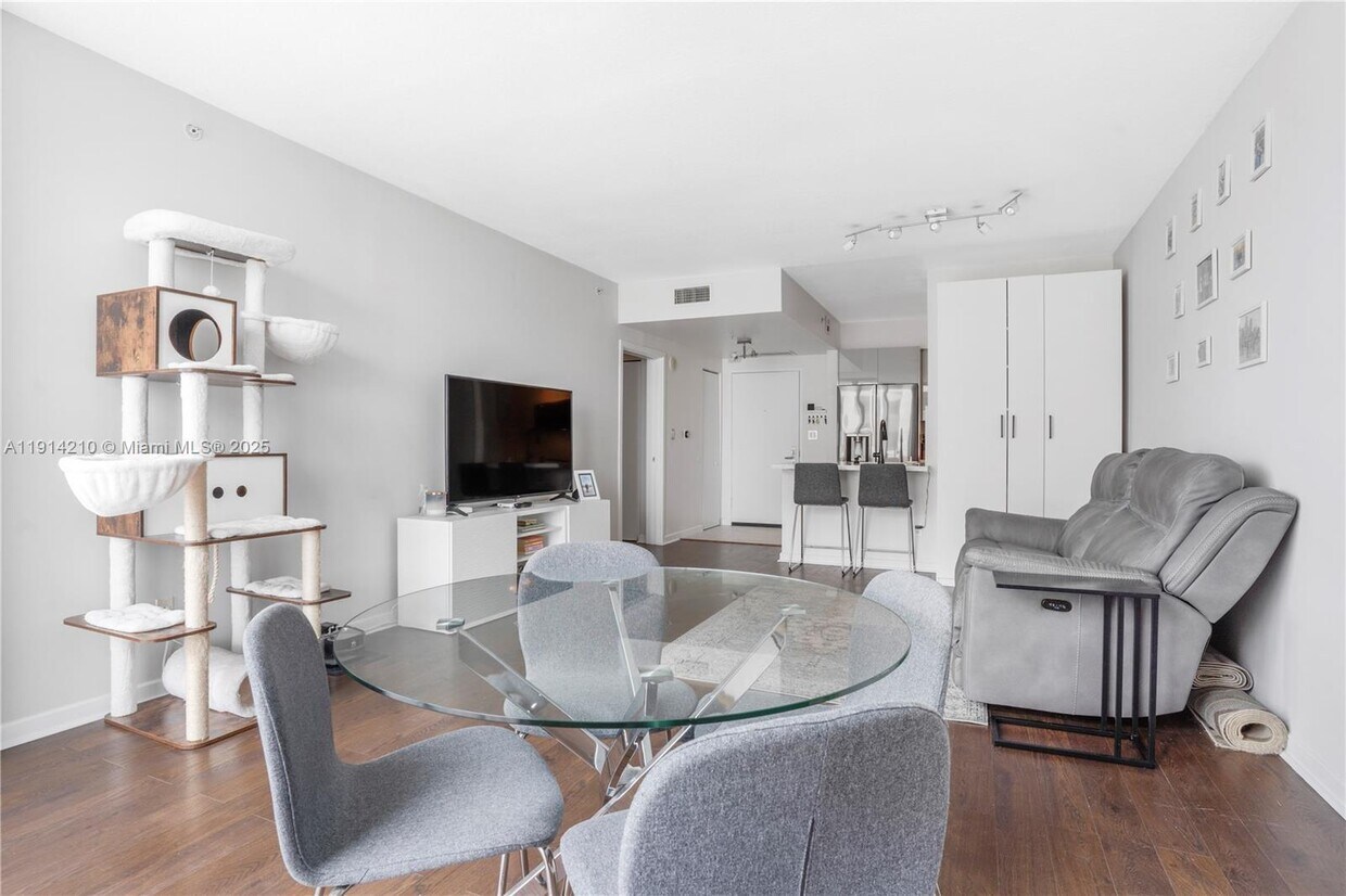 Foto principal - 335 S Biscayne Blvd