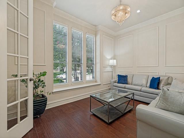 Foto del edificio - 8723 Sherwood Dr