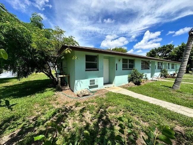 Foto del edificio - 3403 Palm Dr