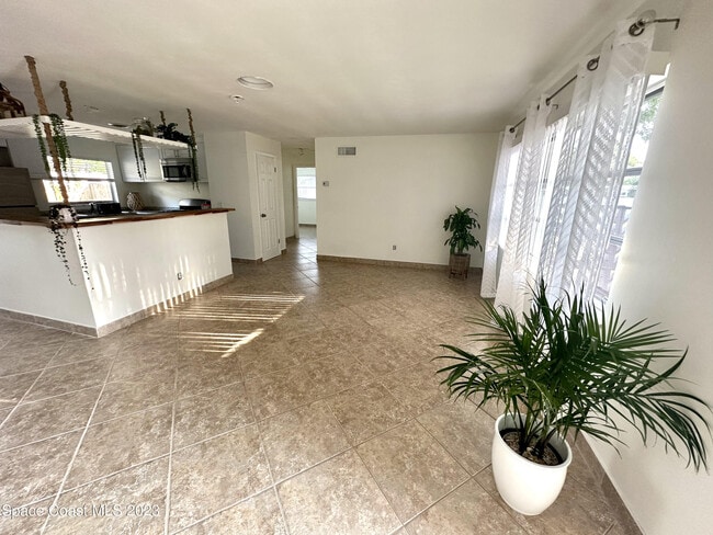 Building Photo - 250 Andros Dr
