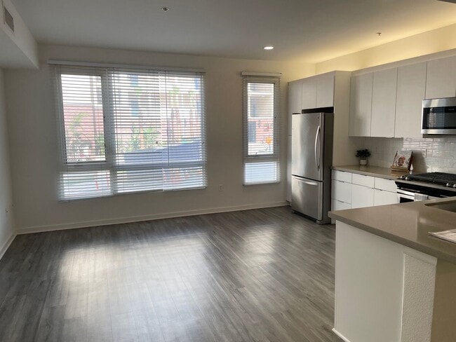 Interior Photo - Canvas LA