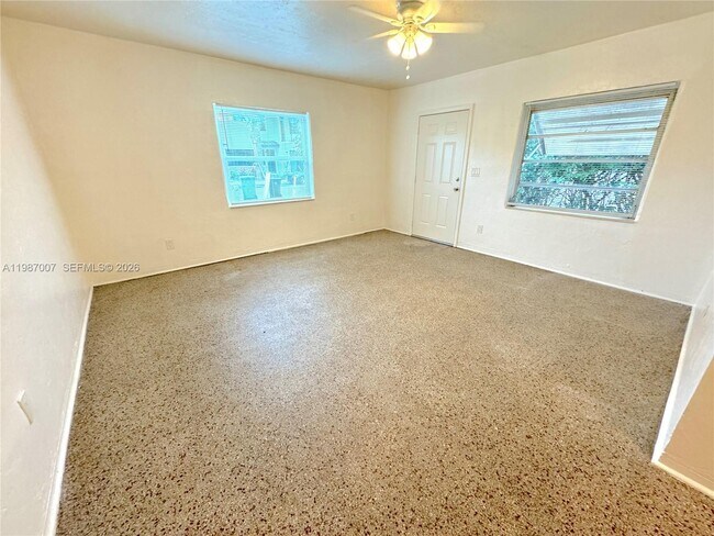 Foto del edificio - 501 SE 12th Ct