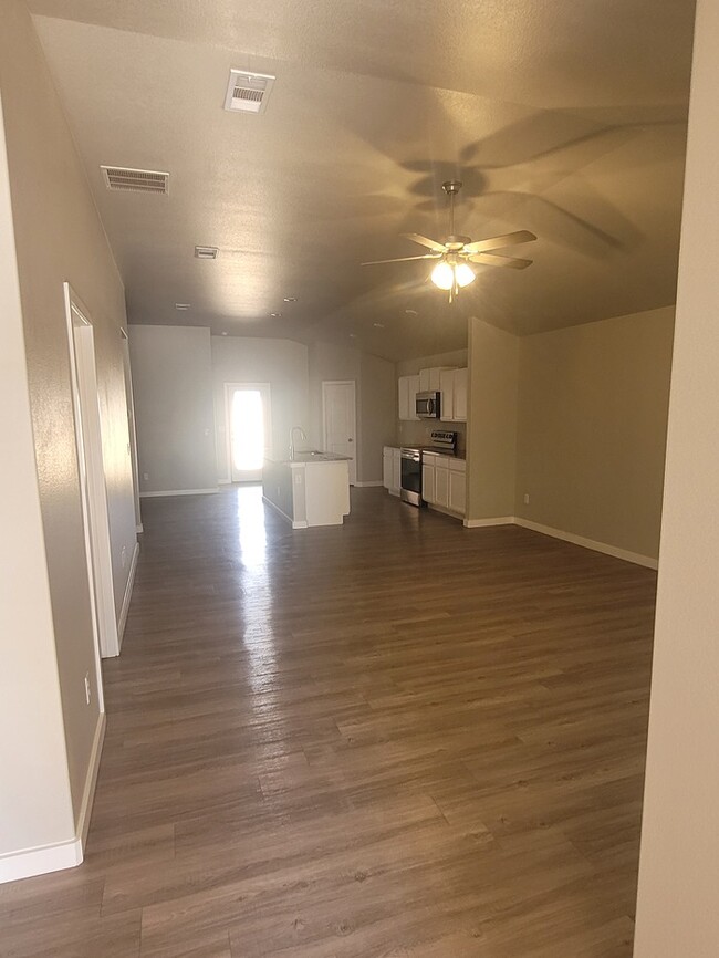 Foto del edificio - 3 bed 2 bath in Lone Star Trails!