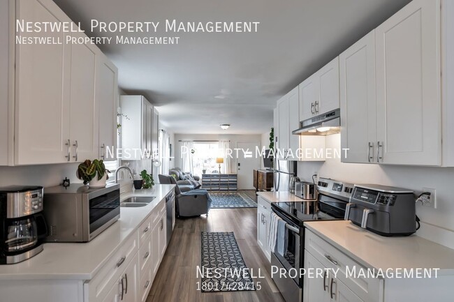 Building Photo - Charming 4-bed Single family home