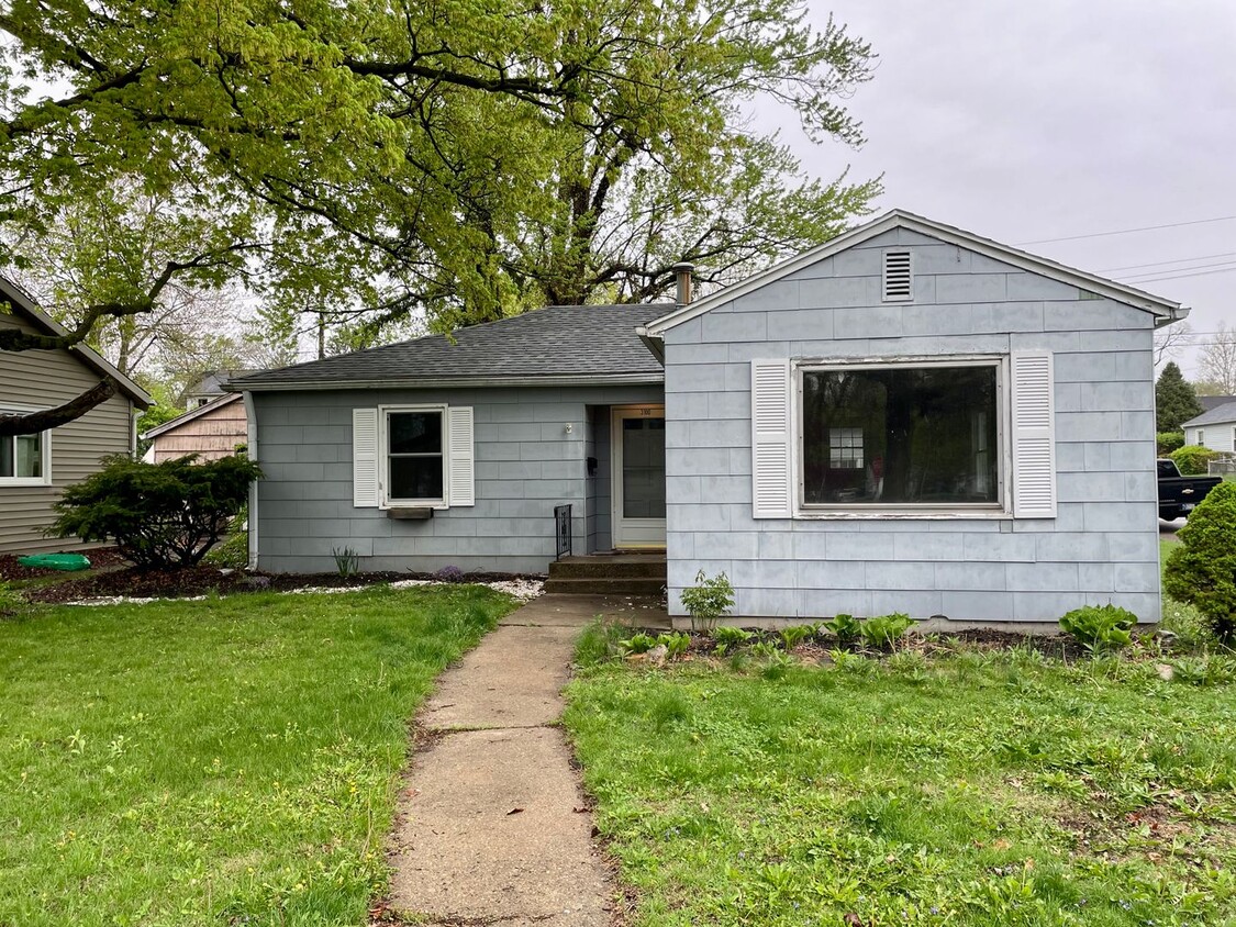 Primary Photo - Charming 2 bedroom house located near Ball...