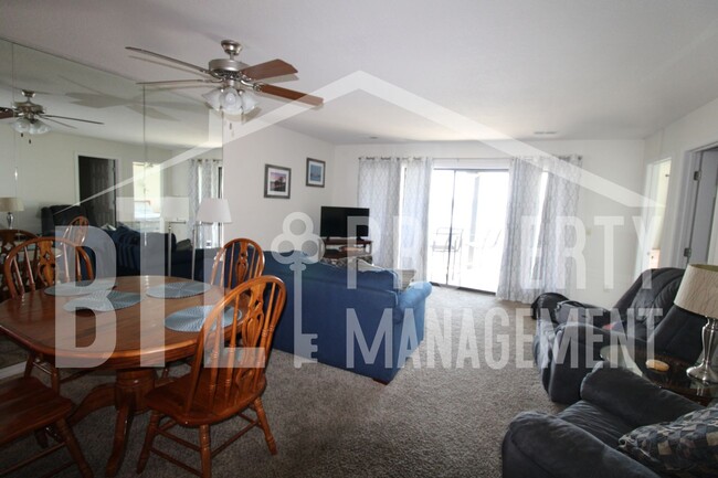 Foto del edificio - Fully Furnished 2 bedroom/2 bath Condo on ...