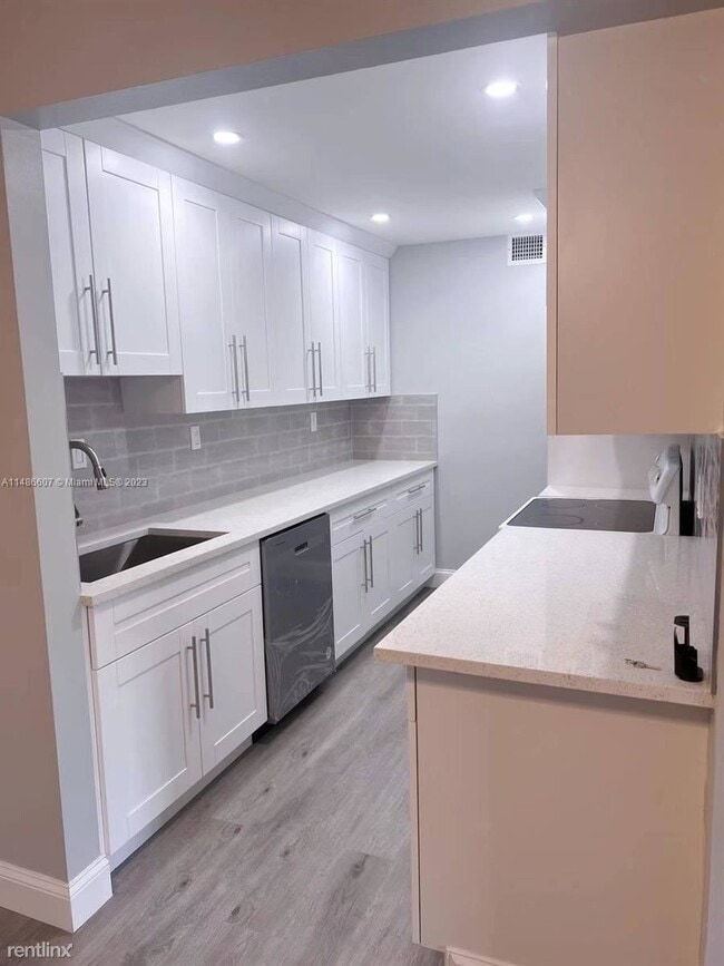 Building Photo - 2 br, 1.5 bath Condo - 11604 NW 29th Ct Ap...