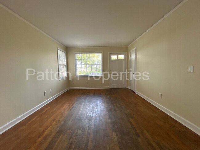 Foto del edificio - Corner of Plowden & South Kilbourne