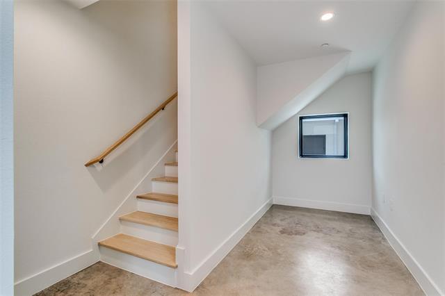 Building Photo - 5609 Live Oak St