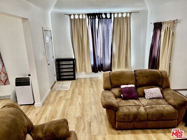 Foto del edificio - 1100 S Woods Ave