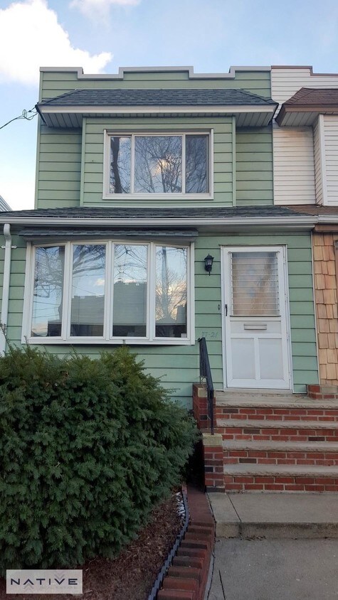 Primary Photo - One Family House For Rent in Upper Glendale!