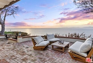 Building Photo - 1115 Palos Verdes Dr W