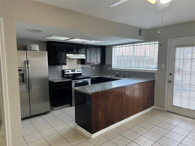 Building Photo - 12881 High Star Dr