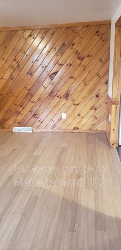 Building Photo - 18 E Main St