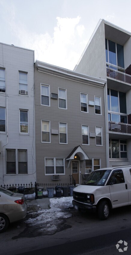 Building Photo - 194 Green St