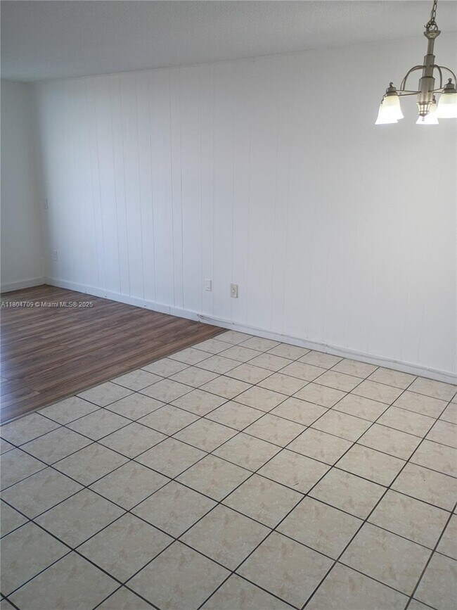 Building Photo - 2075 NE 164th St