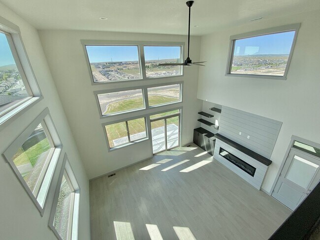Foto del edificio - Stunning Southridge Rental with RV Garage & Luxury Finishes!