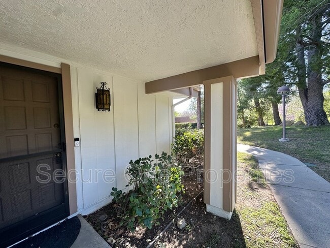 Foto del edificio - 10020 Larwin Ave