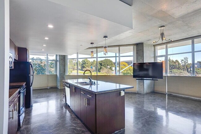 Foto del edificio - "Chic Urban Retreat: Spacious 1-Bedroom Oasis in the Heart of San Diego!"