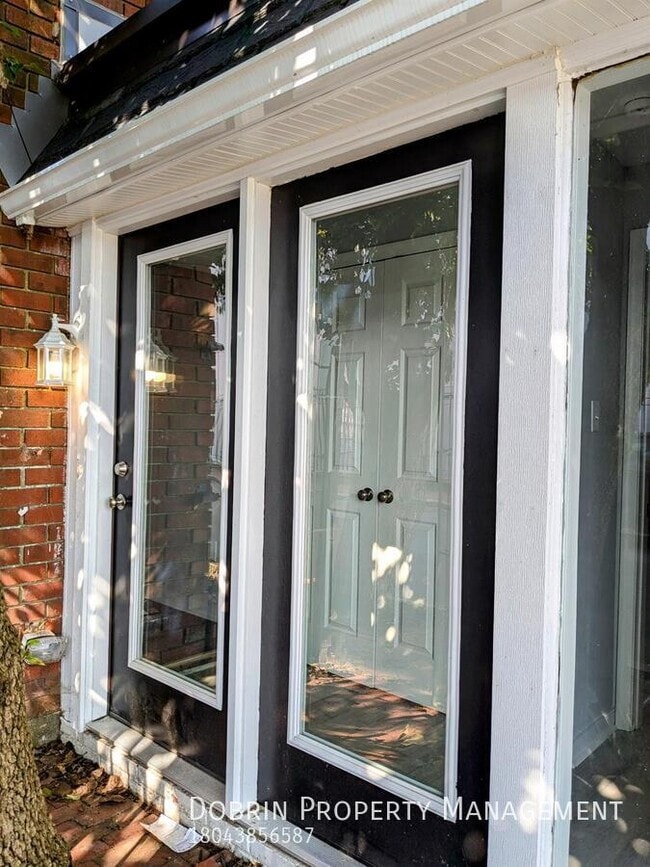 Photo - 300 W Leigh St Apartment