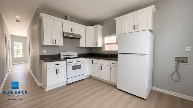 Building Photo - 1242 W 93rd St