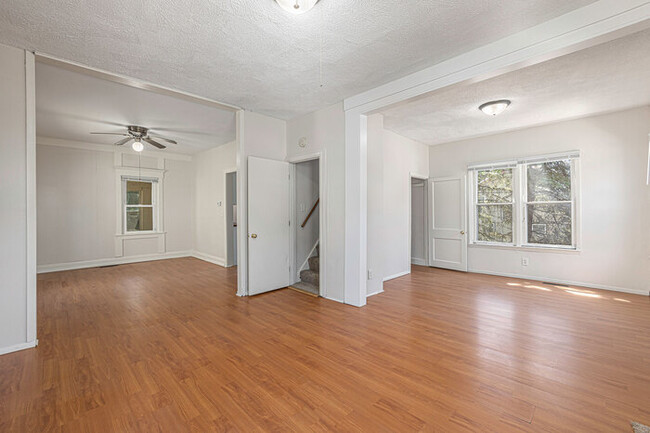 Building Photo - NE Large Three Bedroom Home