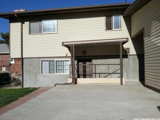 Building Photo - Beautiful home with fence backyard