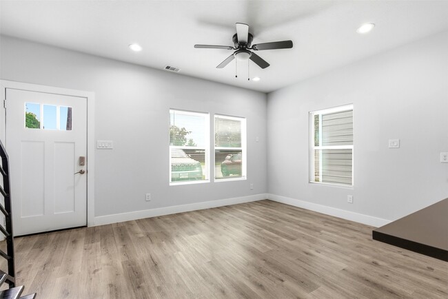 Building Photo - 6916 Tommye St