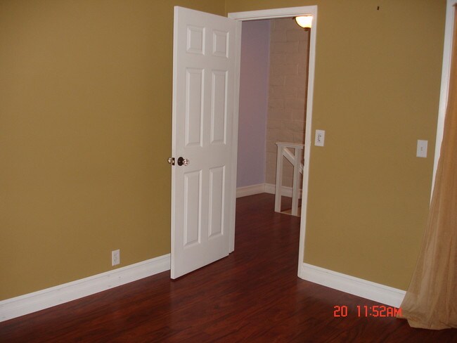 Building Photo - 451 Dela Vina Ave