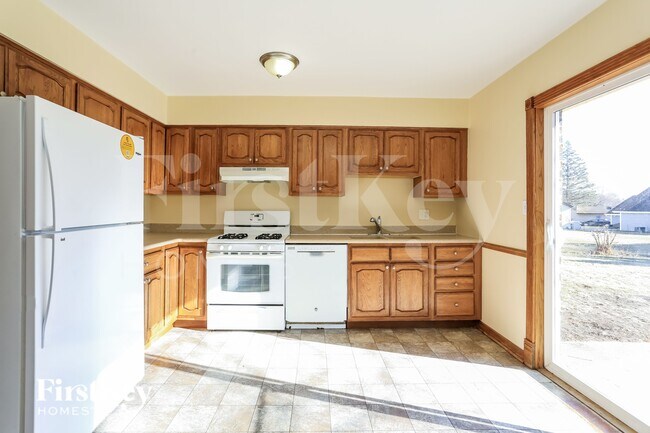 Foto del edificio - 915 Camelot Dr