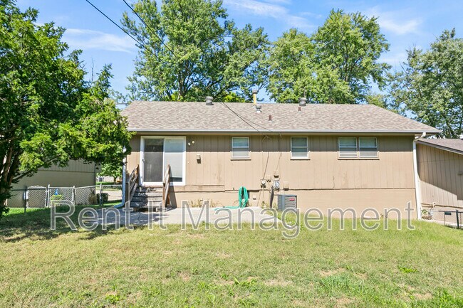 Building Photo - 12865 Valley St